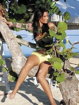 Gabriela Partyšová - gabina na strome.JPG